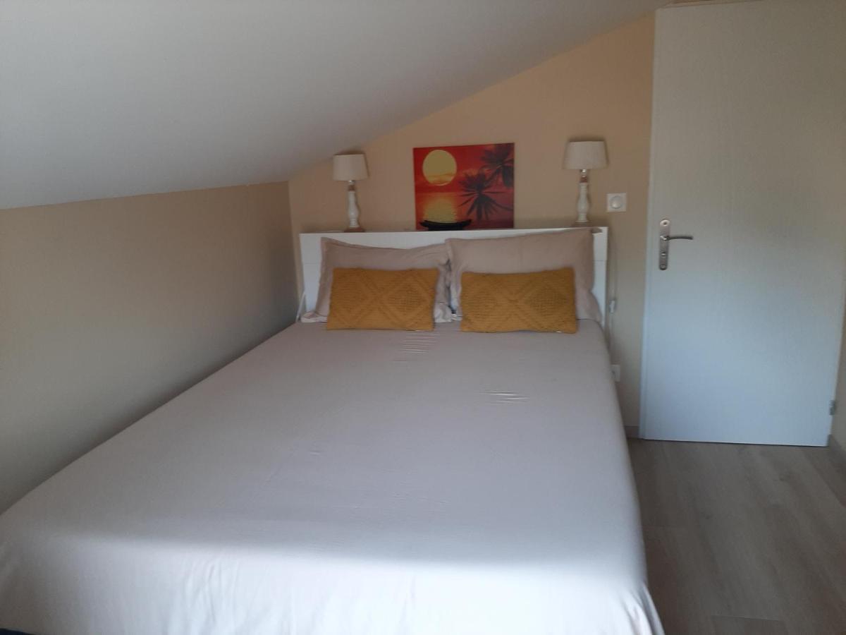 Logement Confortable Dans Residence Privee A Amplepuis Ngoại thất bức ảnh