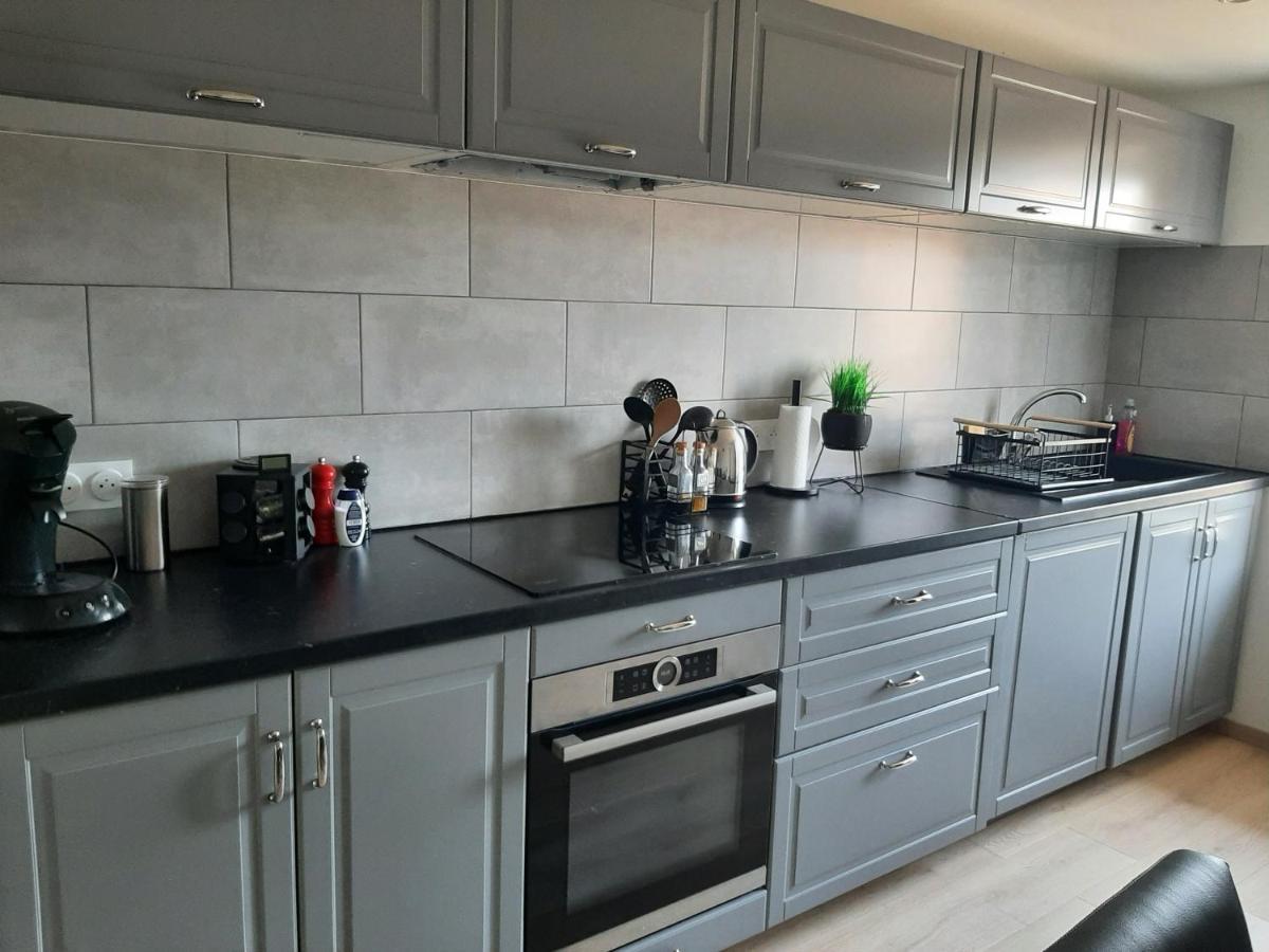 Logement Confortable Dans Residence Privee A Amplepuis Ngoại thất bức ảnh
