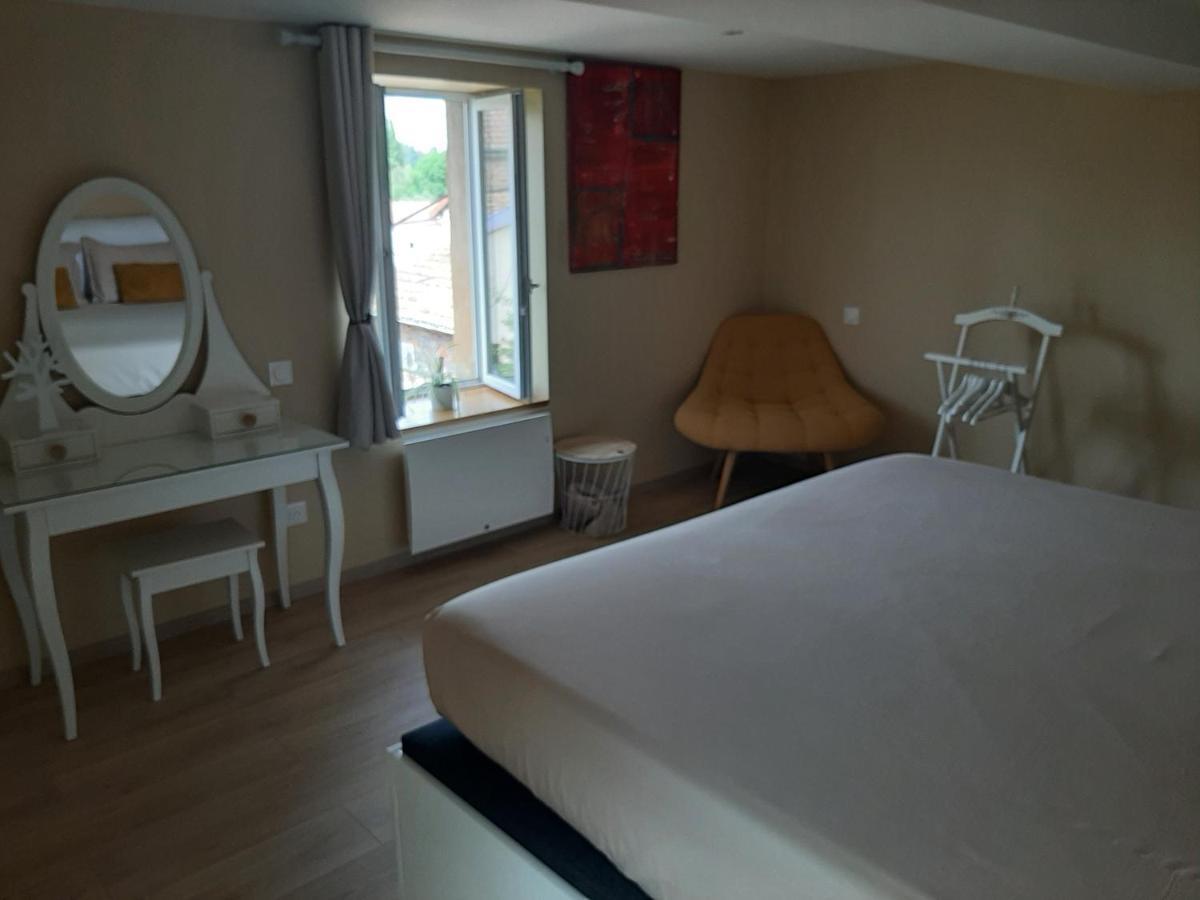 Logement Confortable Dans Residence Privee A Amplepuis Ngoại thất bức ảnh