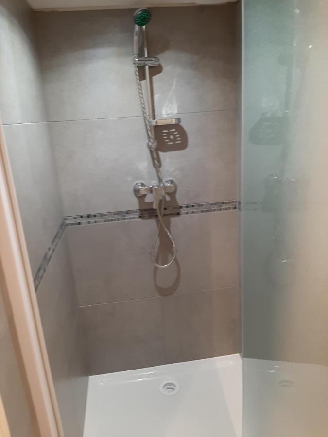 Logement Confortable Dans Residence Privee A Amplepuis Ngoại thất bức ảnh